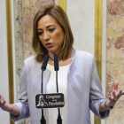 Carme Chacón, este jueves en el Congreso, en la rueda de prensa en la que ha explicado los motivos de su renuncia a concurrir a los comicios del 26-J.-EFE / PACO CAMPOS