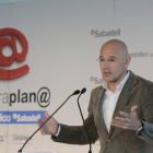 El candidato de Junts pel Sí, Raül Romeva, en el foro Primera Plan@ de EL PERIÓDICO.-CARLOS MONTAÑÉS