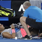Rafael Nadal, atendido en Australia.-AP