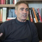 El pentacampeón australiano de 500cc, Mick Doohan, durante la entrevista con El Periódico, en el hotel Príncesa Sofía, de Barcelona.-EMILIO PÉREZ DE ROZAS