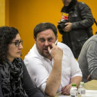 Oriol Junqueras y Marta Rovira durante la reunión de la ejecutiva de ERC.-JOAN PUIG