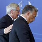 El presidente de la Comisión Europea, Jean-Claude Juncker, y el primer ministro de Hungría, Viktor Orbán, antes de la reunión del Consejo Europeo.-EFE