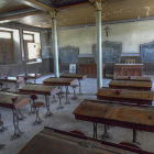 La escuela dejó de recibir alumnos en 1969 y desde entonces se conserva intacta.-ECB