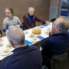 Diego Ocampo explica el proyecto en el desayuno navideño con la prensa deportiva de Burgos. SANTI OTERO