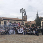 Imagen de parte de la afición blanquinegra desplazada a Navalcarnero.-RUBÉN URBANEJA - BURGOS CF