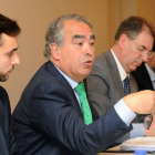 Fernando Andrés y Miguel ÁngelBenavente, directivos del Tizona Autocid, durante una rueda de prensa .-ISRAEL L. MURILLO