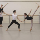 Las parejas, de i. a d. están formadas por Arturo Pérez y Ana Torrequebrada, Beatriz Gijón e Imanol López, William Castro y Eider Romero, Pablo Campo y Daniela Castro y Daniel Sedano y Jimena Martínez.-Raúl Ochoa