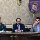 Los dos portavoces del PP y PSOE,  Borja Suárez (izq) y David Jurado (dch) respectivamente, durante el Pleno.-R. O.