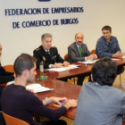 Reunión entre fuerzas de seguridad y comerciantes.-ISRAEL L. MURILLO