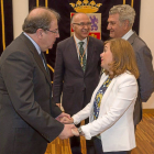 Juan Vicente Herrera y Sáenz de Santamaría se saludan en presencia de Medrano y Posada.-Pablo Requejo