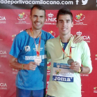 Dani Arce y Jesús Gómez posan con las medallas logradas en el Nacional.-ECB