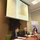 Vicente, Álvarez de Quevedo y González, durante la presentación de las piezas.-RAÚL G. OCHOA