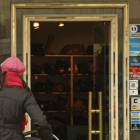 El traspaso de un comercio o negocio permite continuar con la actividad económica.-RAÚL G. OCHOA