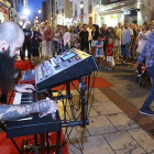 La música fue uno de los ingredientes festivos de la Noche Abierta en el centro de la ciudad.-RAÚL OCHOA