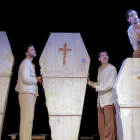 Líquido Teatro representa el cabaret tragicómico ‘Y me morí’ esta noche.-Joan Parera