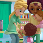 La pareja de lesbianas de Doctora juguetes.-DISNEY CHANNEL