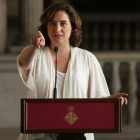 Ada Colau en el Saló Gòtic del ayuntamiento cuado presentó su acuerdo de gobierno con el PSC, en julio.-DANNY CAMINAL