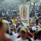 Cientos de personas llegan a las inmediaciones de la Basilica de Santa Maria de Guadalupe   en Ciudad de Mexico  Mexico.-EFE