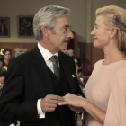 Imanol Arias y Ana Duato, protagonistas de la serie de TVE 'Cuéntame cóm pasó'.-