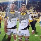 Marc Sánchez y Daniel Bellelli posan en San Amaro tras el amistoso disputado frente al Dendermonde el pasado mes de marzo.-DIEGO ALMENDRES