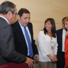 Aser Morato, segunda por la derecha, junto al consejero de Sanidad, Antonio Sáez Aguado.-ISRAEL L. MURILLO