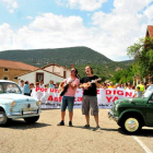 ‘Los Pocos’, grupo formado por Pepe Macías y Kiko Tovar, cantaron la canción protesta ‘La misma nacional’ en varios momentos de la marcha.-ECB