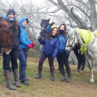 Un grupo de jóvenes de la asociación posa en mitad de una ruta por la Sierra de la Demanda, en Burgos.-FOTOS ABAC