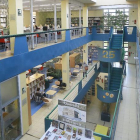Varias personas estudian en el interior d e la Biblioteca Gonzalo de Berceo.-RAÚL G. OCHOA