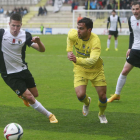 Los puntos se quedaron en la capital.El Burgos fue superior a una Arandina imprecisa y demasiado plana. El equipo de la capital de la Ribera se diluyó en 10 minutos.Comenzó a un buen nivel, pero posteriormente se vio superado por los blanquinegros, más-José Fran y Carlos luchan por el esférico durante el partido de ayer.