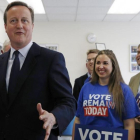 El primer ministro británico, David Cameron, en un acto de campaña en defensa del 'Remain'.-AP / ADRIAN DENNIS