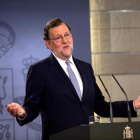 El presidente Mariano Rajoy comparece ante la prensa tras reunirse con el Rey.-DAVID CASTRO