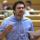 El senador de Podemos Ramón Espinar, en su cara a cara con Mariano Rajoy, durante la sesión de control al Gobierno. /-DAVID CASTRO