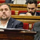 Junqueras y Puigdemont, en el Parlament-FERRAN SENDRA