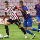 Camochu protege un balón con la camiseta del UDLogroñés en un partido de la pasada temporada-ECB