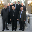 El nuevo consejo consejo de gobierno de la diocesis con el arzobispo Fidel Herráez.-RAÚL G. OCHOA
