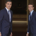 Pedro Sánchez recibe a Pablo Casado en la Moncloa-JOSÉ LUIS ROCA