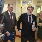 Miguel Ángel Benavente, Santiago Aparicio y la secretaria general de FAE, Emiliana Molero.-RAÚL G. OCHOA
