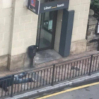 Un guardia civil ha resultado herido leve en el atraco a la sucursal de Liberbank en Cangas de Onís.-GUARDIA CIVIL