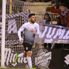 Adrián Hernández celebra el primer gol ante el Peña Sport.-RAÚL G. OCHOA