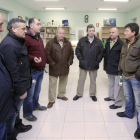 Los ganaderos charlan en el centro cultural de Villalonquéjar.-RAUL G. OCHOA