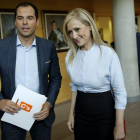 Cristina Cifuentes y Ignacio Aguado, durante la reunión que han mantenido este viernes.-JOSE LUIS ROCA