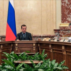 El primer ministro Dmitri Medvedev, presidiendo una reunión del Gobierno que celebró la decisión del TAS.-AFP / ALEXANDER ASTAFIEV