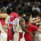 Los jugadores griegos celebran el triunfo sobre el CSKA Moscú.-Foto:   AFP / JAVIER SORIANO