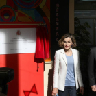 La Reina Letizia, con el presidente de la Junta, Juan Vicente Herrera (D) ,el ministro de educación, Íñigo Méndez de Vigo (I), en su visita al Colegio de Educación Infantil y Primaria Marqués de Santillana de la capital palentina donde preside la apertura-Ical