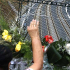 Flores cerca del lugar del accidente del Alvia, en julio del 2013.-