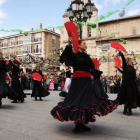 La Plaza Mayor acogió una amplia variedad de bailes andaluces.-G.G.