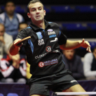 Denis Conic devuelve una pelota durante un partido.-BURGOS TM