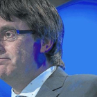 Carles Puigdemont, durante una rueda de prensa.-CARLOS MONTAÑÉS