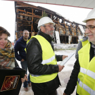 Cándido Méndez visitó ayer los restos de la planta de Campofrío.-RAÚL G. OCHOA