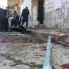 Ataque suicida a un centro de registro de votantes en Kabul, Afganistán.-AP / RAHMAT GUL